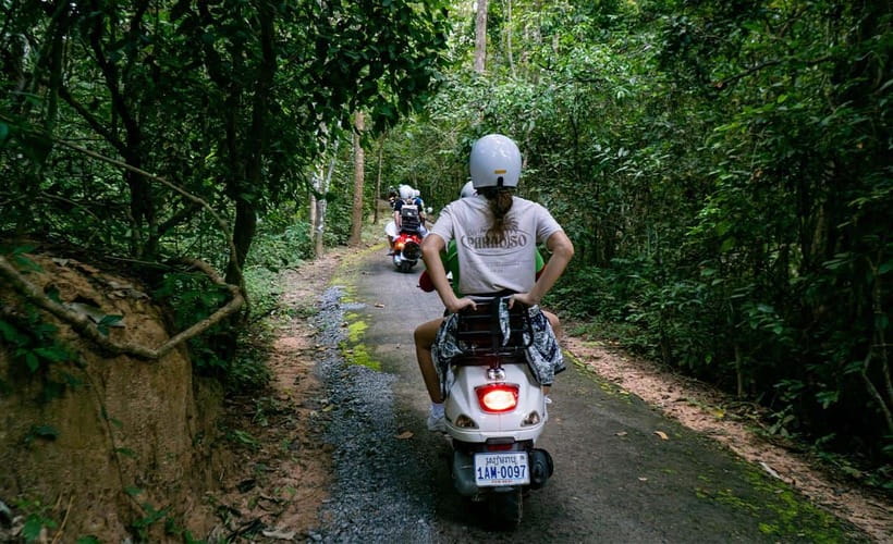 Angkor Wat: Guided Vespa Tour / Tuk Tuk or Car - Your guides: what makes the day feel personal