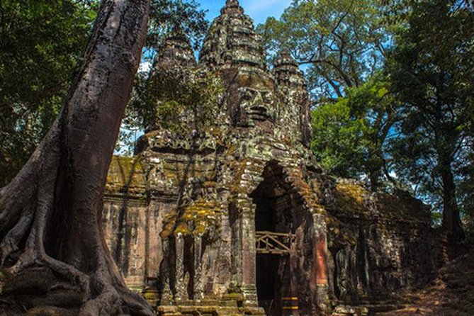 Angkor Wat highlight Tour From Sunrise -Small Group - Angkor Wat in the dark, then the corridors and chambers