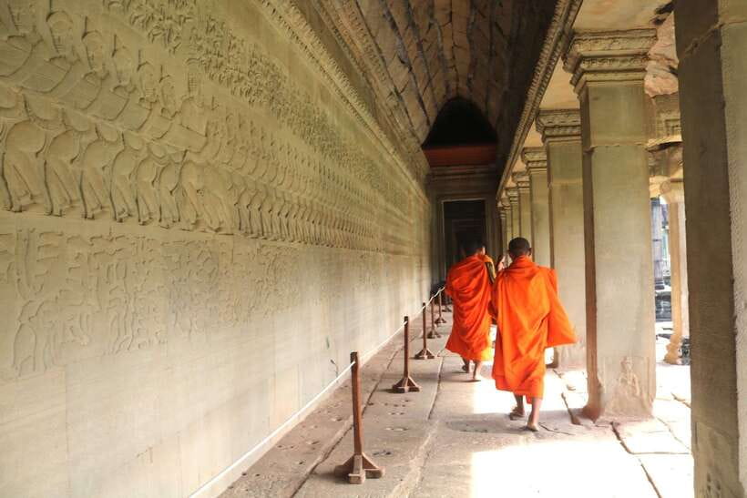 Angkor Wat: Highlights and Sunrise Guided Tour - Angkor Thom’s Southern Gate photo stop and the Bayon face effect