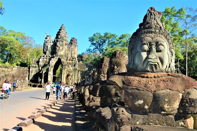 Angkor Wat Highlights and Sunrise Guided Tour from Siem Reap - Bayon and Angkor Thom faces: 200 giant expressions up close
