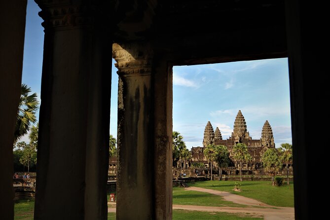 Angkor Wat Highlights and Sunrise Guided Tour from Siem Reap - Tour style: small-group pacing, guides, and the kind of day you are booking