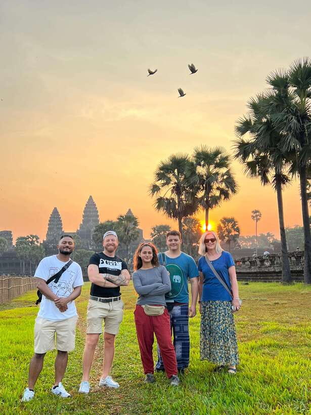 Angkor Wat: Highlights and Sunrise with Spanish Guide - What to Pack and How to Survive the Early Start in Cambodia Heat