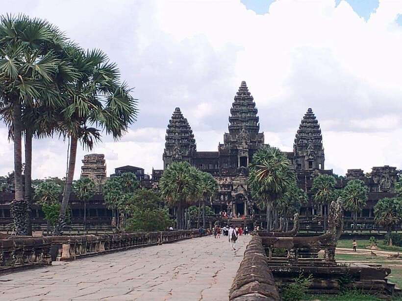 Angkor Wat, Small Circuit Private Tour with Banteay Srei - Terrace breaks at the Angkor Thom core