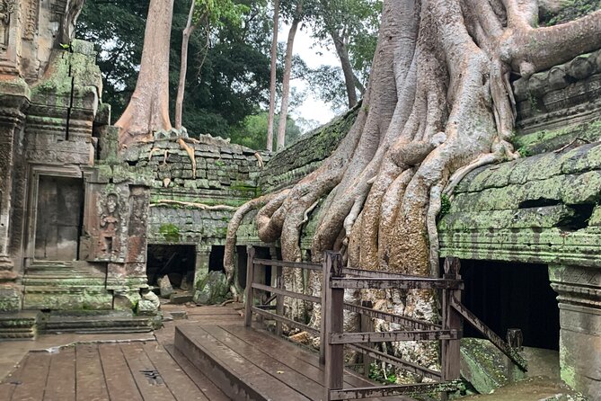 Angkor Wat Small Circuit Tour - Angkor Wat: start big, then slow down inside