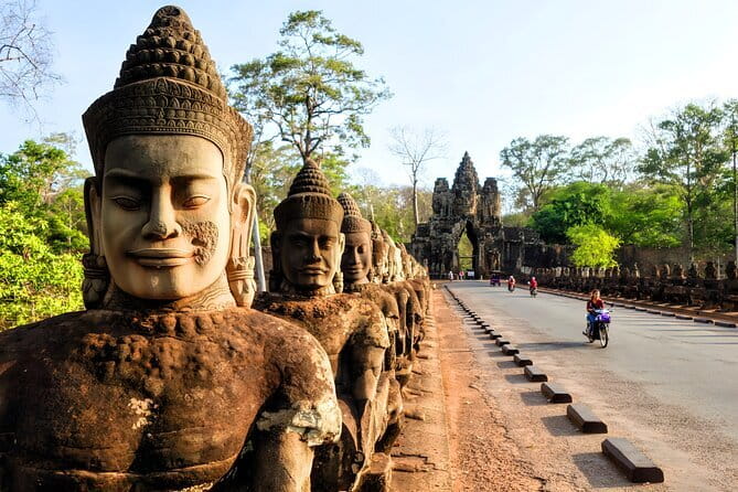 Angkor Wat & Small Tour with Bonteay Srei Temples - Angkor Wat: the first stop that sets your mental map