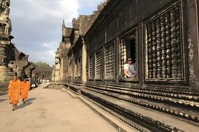 Angkor Wat & Small Tour with Bonteay Srei Temples - Sunrise or sunset: how timing changes what you notice