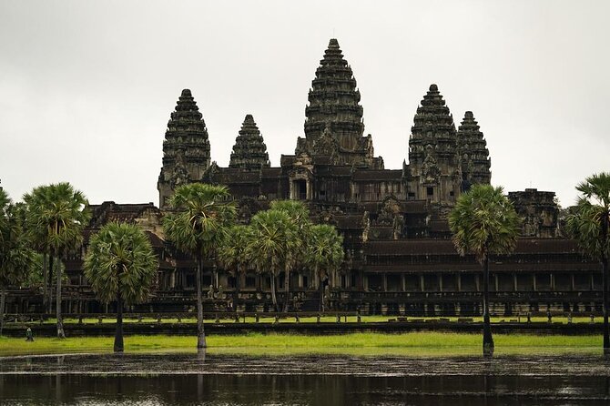 Angkor Wat Sunrise Experience – Ultimate 1-Day Guided Temple Tour - Angkor Thom in one hour: elephant terraces and a city-scale mindset