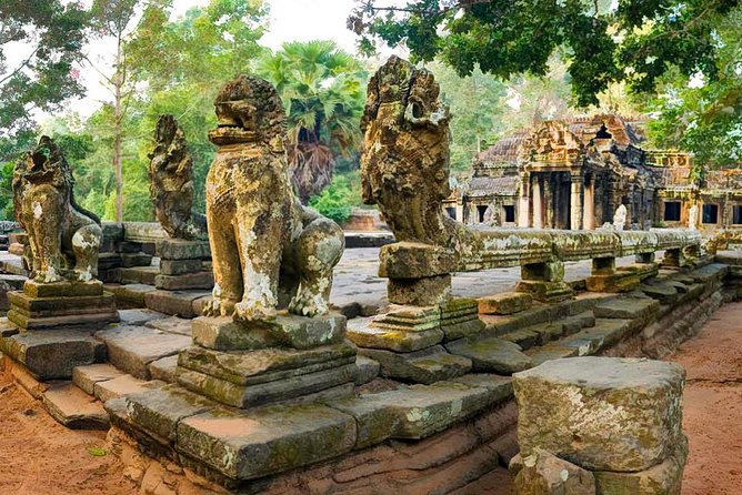 Angkor Wat: Sunrise or Sunset Tours with Tuk Tuk - Bayon Temple and Angkor Thom: Faces, Bas-Reliefs, and Daily Life