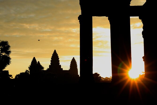 Angkor Wat Sunrise Private Full Day Tour - Bayon Temple and Angkor Thom, face to face
