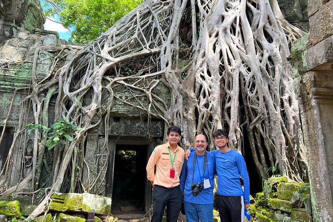 Angkor Wat Sunrise Tour By E-Bike Experience With Breakfast Included - Angkor Thom victory gate ride, then Bayon’s smiling faces