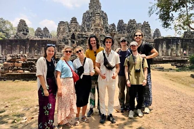 Angkor Wat Sunset Small Group Tour with Lunch Included - Lunch at Srah Srang Royal Bath: A break that actually helps