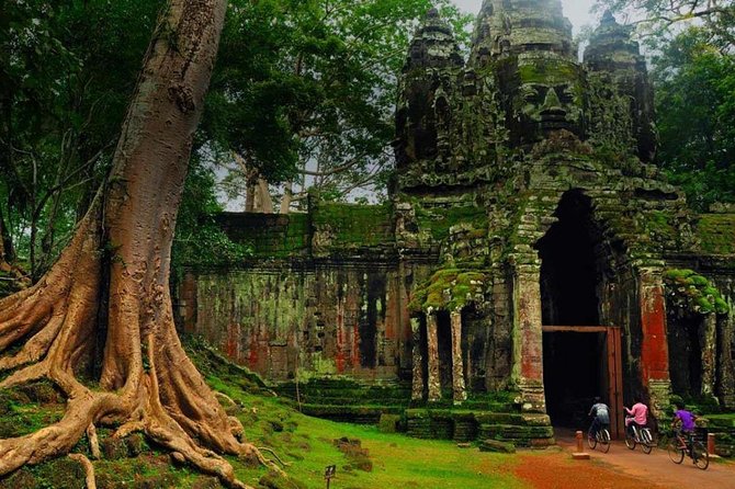 Angkor Wat Temples Tour with Entrance Ticket and Lunch - Bayon Temple and the “smiling faces” experience