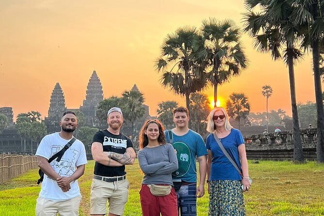 Angkor Wat Tour deutsch - Sonnenaufgang | Private Führung - Morning logistics in Siem Reap: pickup, mobile ticket, and staying calm