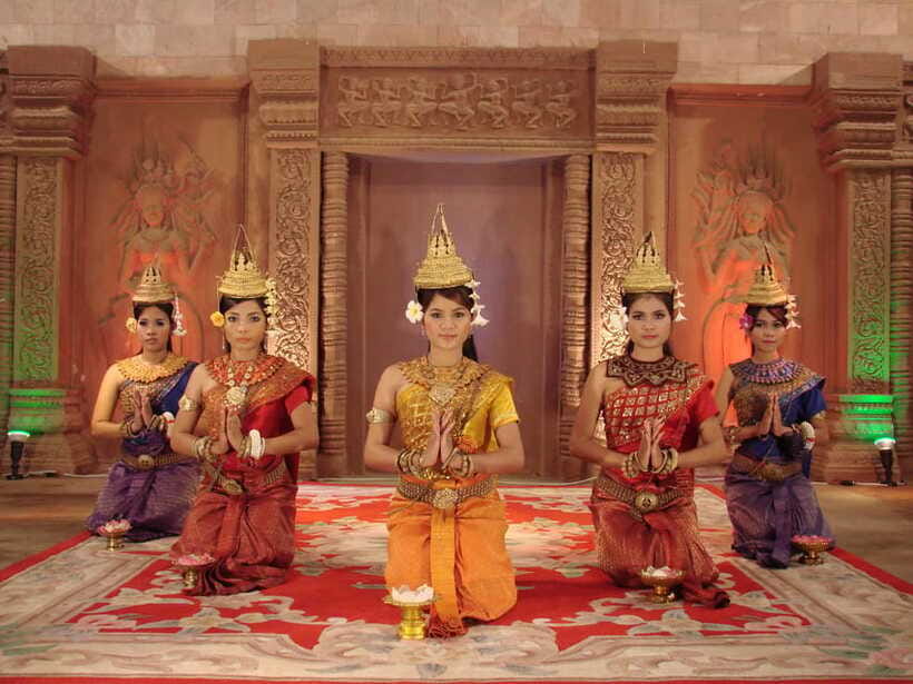 Apsara Performance include Dinner & hotel pick up - Should you book Apsara Theatre Performance with dinner and tuk-tuk pickup?