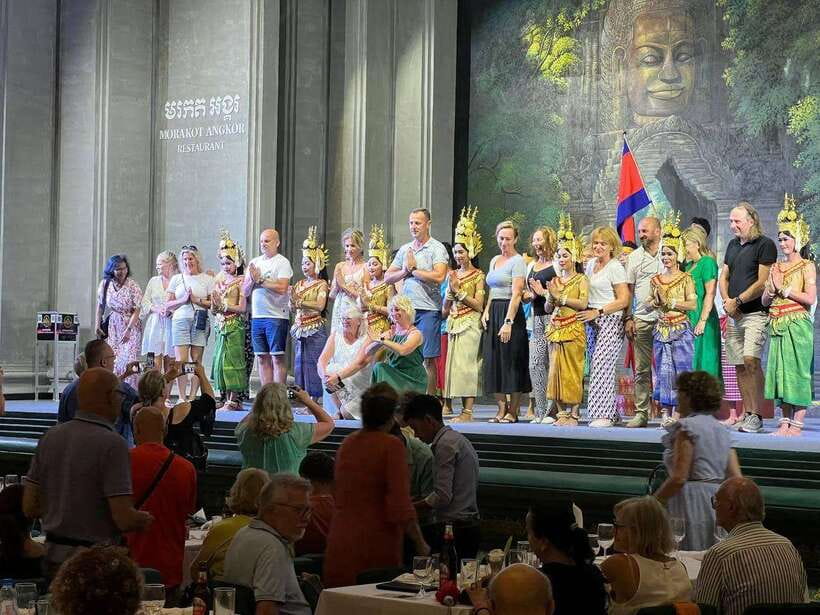 Apsara Performance with Dinner include Pick up & Drop off - Dinner first: what you can realistically expect from the Khmer buffet