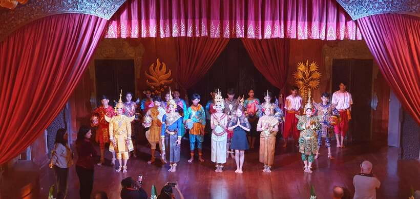 Apsara Theater Performance include dinner & Hotel pick up - How English support helps you follow the performance