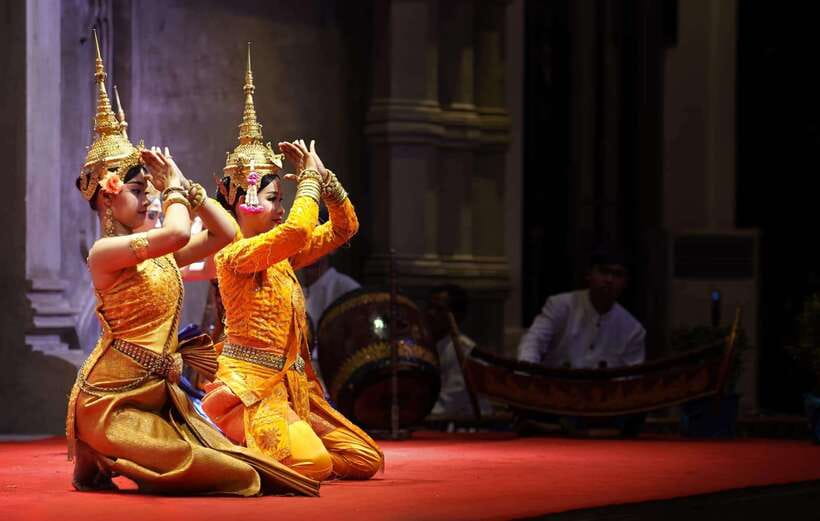Apsara Traditional Dances & Local Buffet with Tuk-Tuk Ride - A smooth Siem Reap evening: tuk-tuk pickup and return