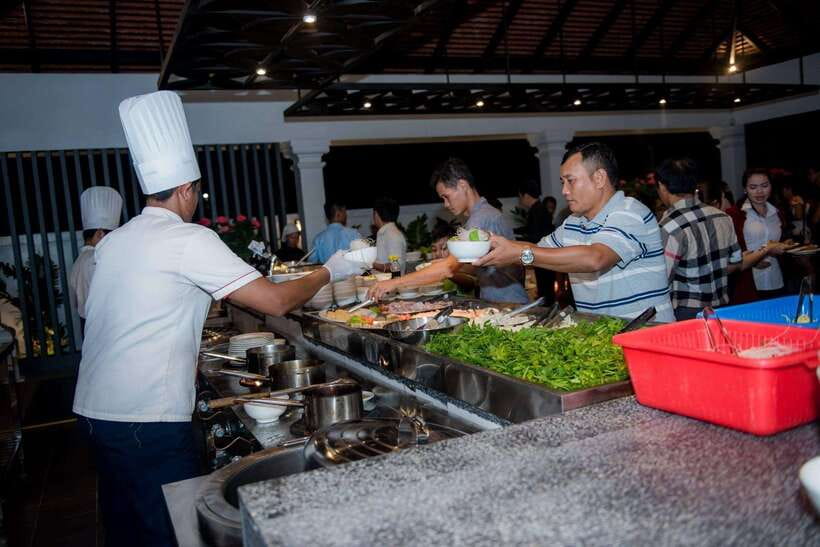 Apsara Traditional Dances & Local Buffet with Tuk-Tuk Ride - Should you book this Apsara dance and local buffet night?