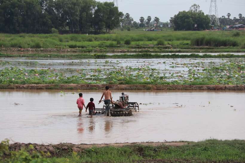 Back to Basics: Siem Reap Village Tour in Cambodia - Transportation reality check: air-conditioned car, or tuk tuk days
