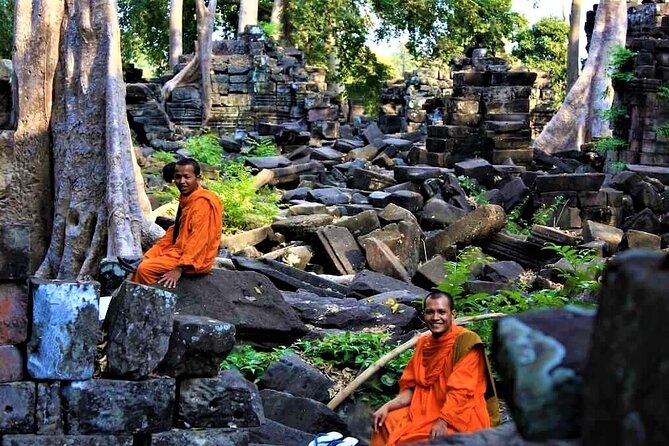 Banteay Chhmar Temple & Silk Farm Private Day Trip from Siem Reap - West Baray and Svay Romiet Pagoda: a scenic reset after walking