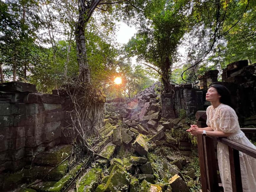 Banteay Srei, Beng Mealea and Kulen Mountain with Picnic - Phnom Kulen stops: Amazing Cliff, Wat Preah Ang Thom, and the River of a Thousand Lingas (802 AD)