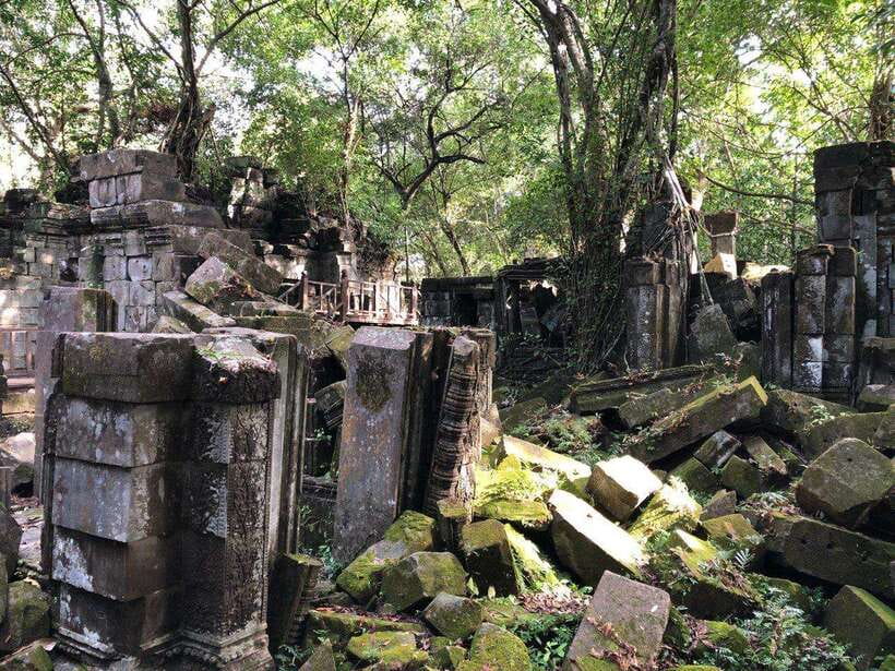 Beng Melea, Rolous Group & Kompong Phluk Floating Village - Beng Melea Temple: what unrestored ruins do differently