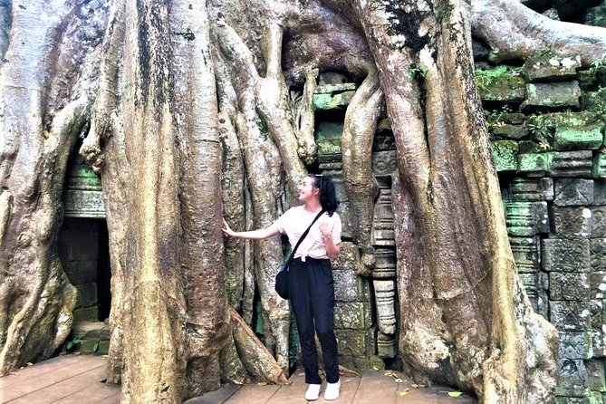Best Temples Day Tour in Siem Reap with Sunset - Srah Srang lunch break near the water, with your choice of meal