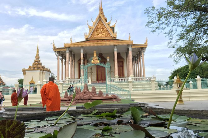 Cambodia 7 Days Tour from Siem Reap to Battambang and Phnom Penh - Day 2: Angkor Thom, Ta Prohm, and Angkor Wat without wasting your day