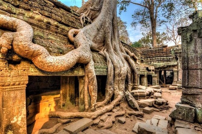 Cambodia Highlight 6 Days Tour from Siem Reap to Phnom Penh - Day 5 Phnom Penh, palace icons and the Khmer Rouge sites