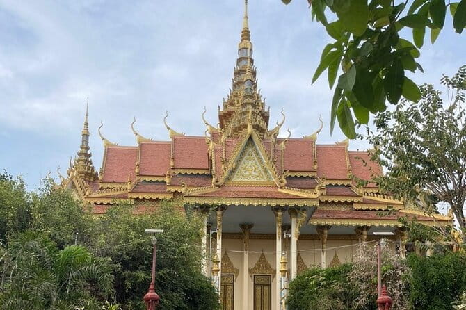 Cambodia Private Taxi - Siem Reap & Angkor Wat Temple Area Tour - Meet the Team: Mr. Khen, Vuthy, and the calm driving style