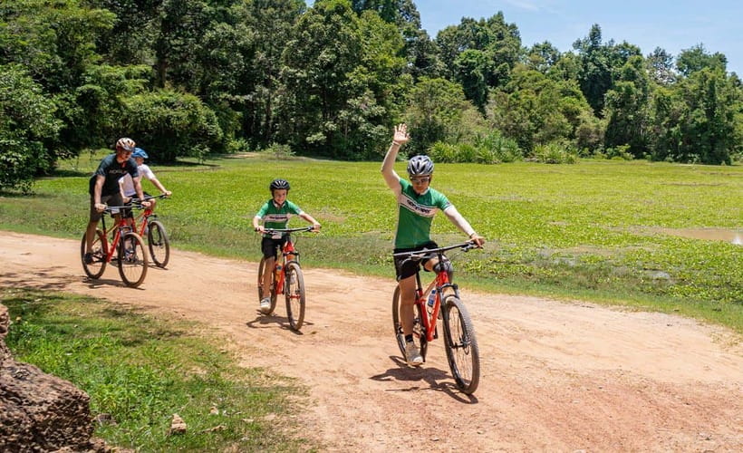 Cycle Angkor Backroad Bike Tour / E-Bike or Tuk Tuk - Lunch by a pond garden: the break that keeps the day enjoyable