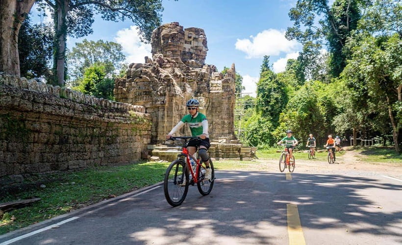 Cycle Angkor Backroad Bike Tour / E-Bike or Tuk Tuk - Angkor Wat late afternoon: how to see the biggest monument without the peak feeling