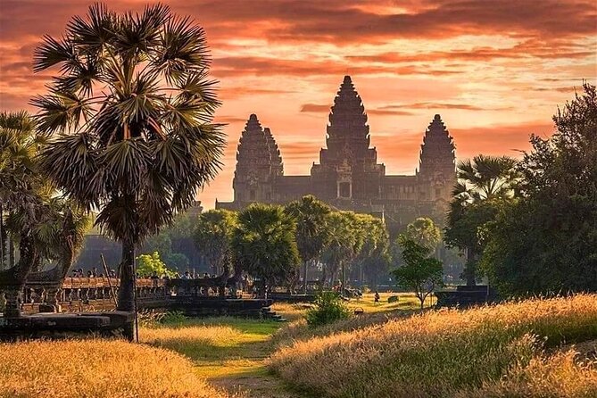 Discover Cambodia 8 Days from Siem Reap to Koh Trong -Phnom Penh - Kampong Cham: pagodas, a rural village, and Skun’s spider market