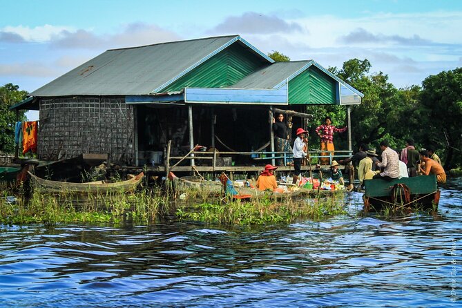 discover floating villages and tonle sap lake by boat - Crocodile and fish farms: close-up viewing with an ethics reality check