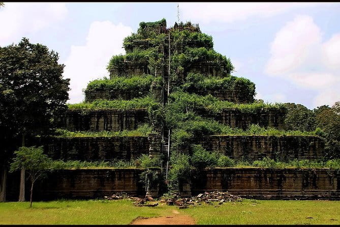 Explore Angkor Wat Sunrise Small Tour Private VIP Car - Banteay Kdei and Srah Srang: quieter stops with big atmosphere