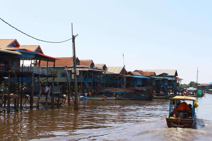 Exploring the Enchanting Kampong Phluk Floating Village - Small group size and guide time, why 10 people matters