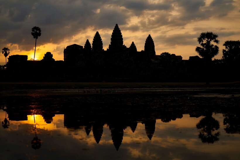 From Siem Reap: Angkor Wat Full-Day Private Tour & Sunrise - Angkor Wat core complex: more than a postcard view