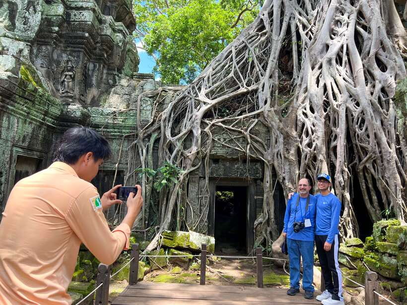 From Siem Reap: Angkor Wat Sunrise and Temples E-Bike Tour - The Siem Reap market stop: snacks, colors, and tough choices