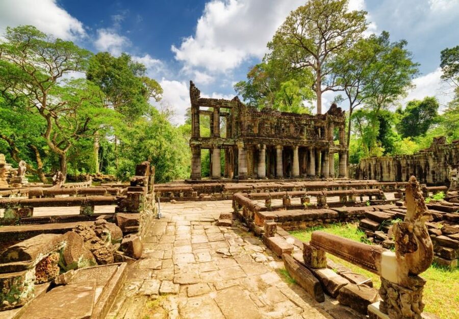 From Siem Reap: Banteay Srei Temple & Grand 5 Temple Tour - Lunch break reality check: good food, and the bill is yours