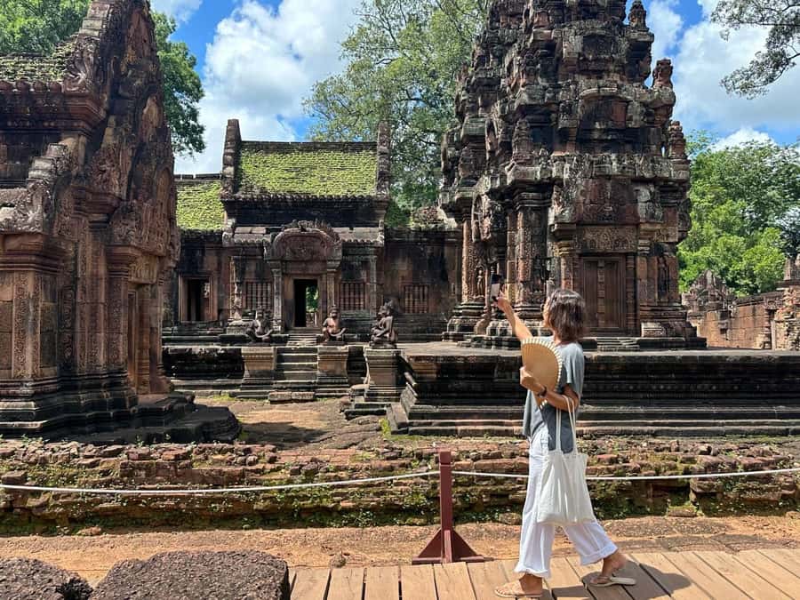 From Siem Reap: Banteay Srei Temple & Grand 5 Temple Tour - Neak Poan and healing waters: the legend behind the calm