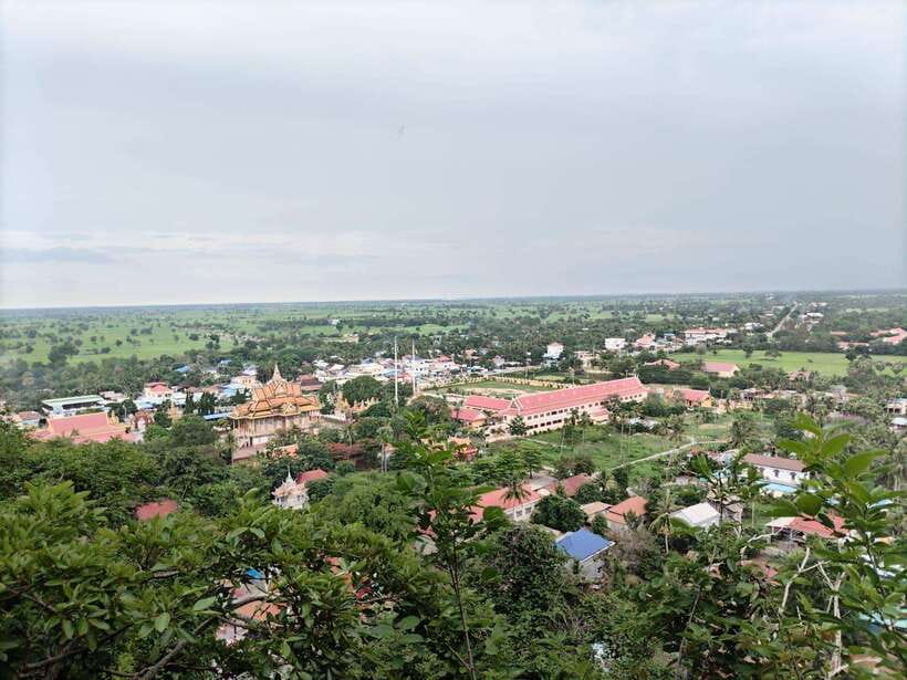 From Siem Reap: Battambang Day Trip Return or to Phnom Penh - Samrong Knong Killing Field: a sober first history stop