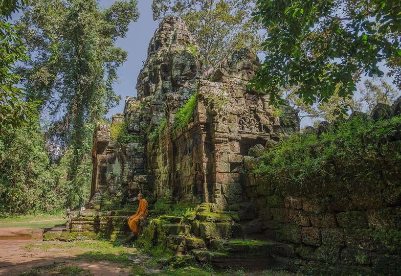 Full-Day Angkor Wat Sunrise and Sunset Private Tour - Phnom Bakheng Sunset: The Crowd Reality and the Climb Plan