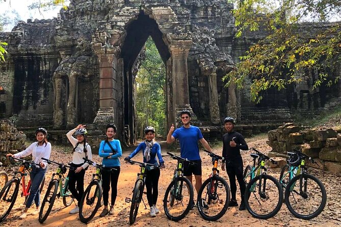 Full-Day Bike Tour in Siem Reap with Zipline - West Baray and Baray Jayataka: a scenic reset with a Khmer canoe