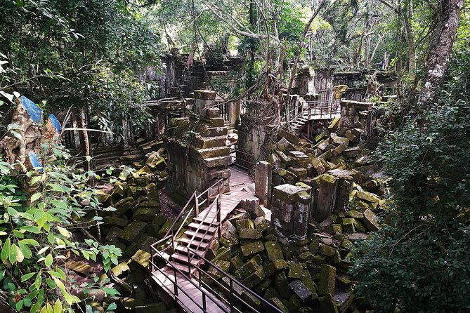 Full-Day Preah Vihear, Koh Ker and Beng Mealea Private Tour - Chok Gargyar at Koh Ker: Prasat Thom, Prasat Kroes Linga, Prasat Prum