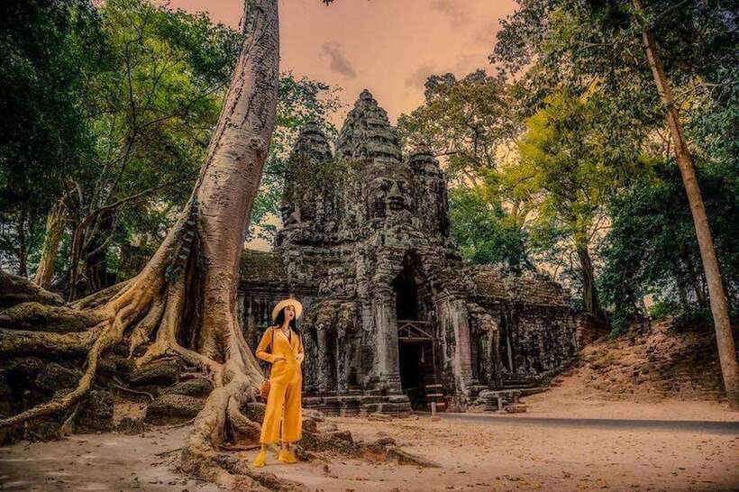 Full Day Private of Angkor Wat Tour with Tuk Tuk - Angkor Wat: the main event with time for photos and carvings