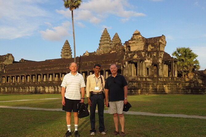 Full-Day private Tour with Sun Rise in Lost City & Angkor Wat from Siem Reap - Inside Angkor Wat: central chambers and upper terraces
