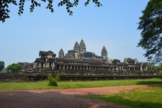 Full-Day Siem Reap Angkor Major Temples Private Tour - Angkor Wat: The Big Finale Temple Everyone Talks About