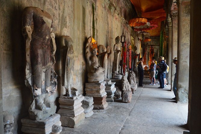 Full-Day Siem Reap Angkor Major Temples Private Tour - Bayon Temple: 216 Smiling Buddha Faces and Why They Feel Like They Follow You