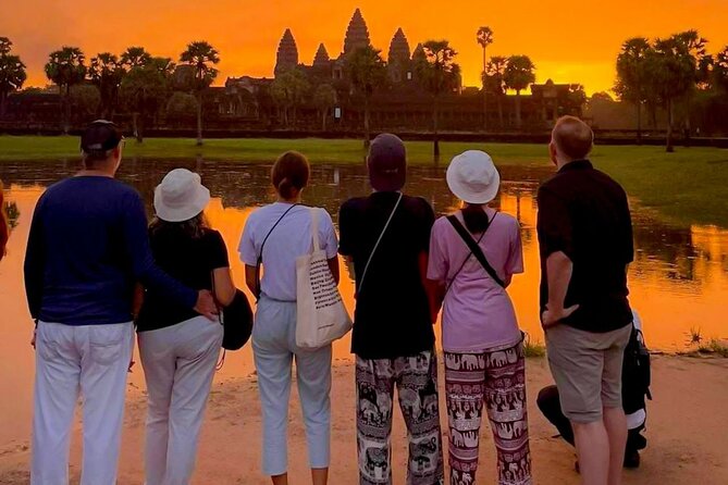 Full Day Small Group Tour Guide with Sun rise - Angkor Wat first: how to enjoy the two hours you get