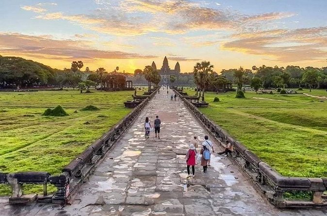 Full Day Tour Angkor Wat Sunrise and Siem Reap Temples - Stop 3: Ta Prohm and the tree and stone effect